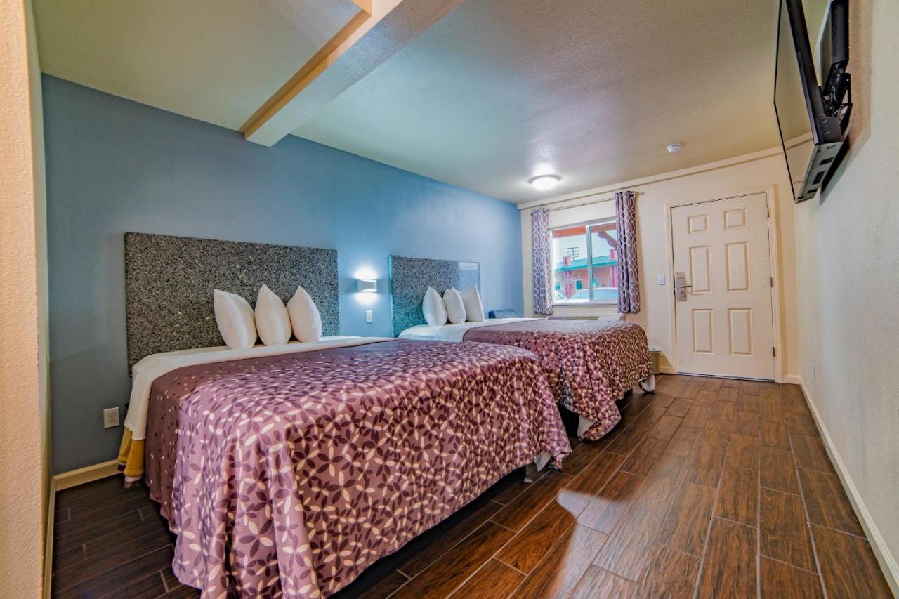 Turlock Inn Bagian luar foto