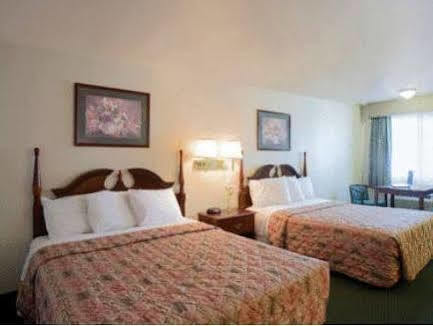Turlock Inn Bagian luar foto